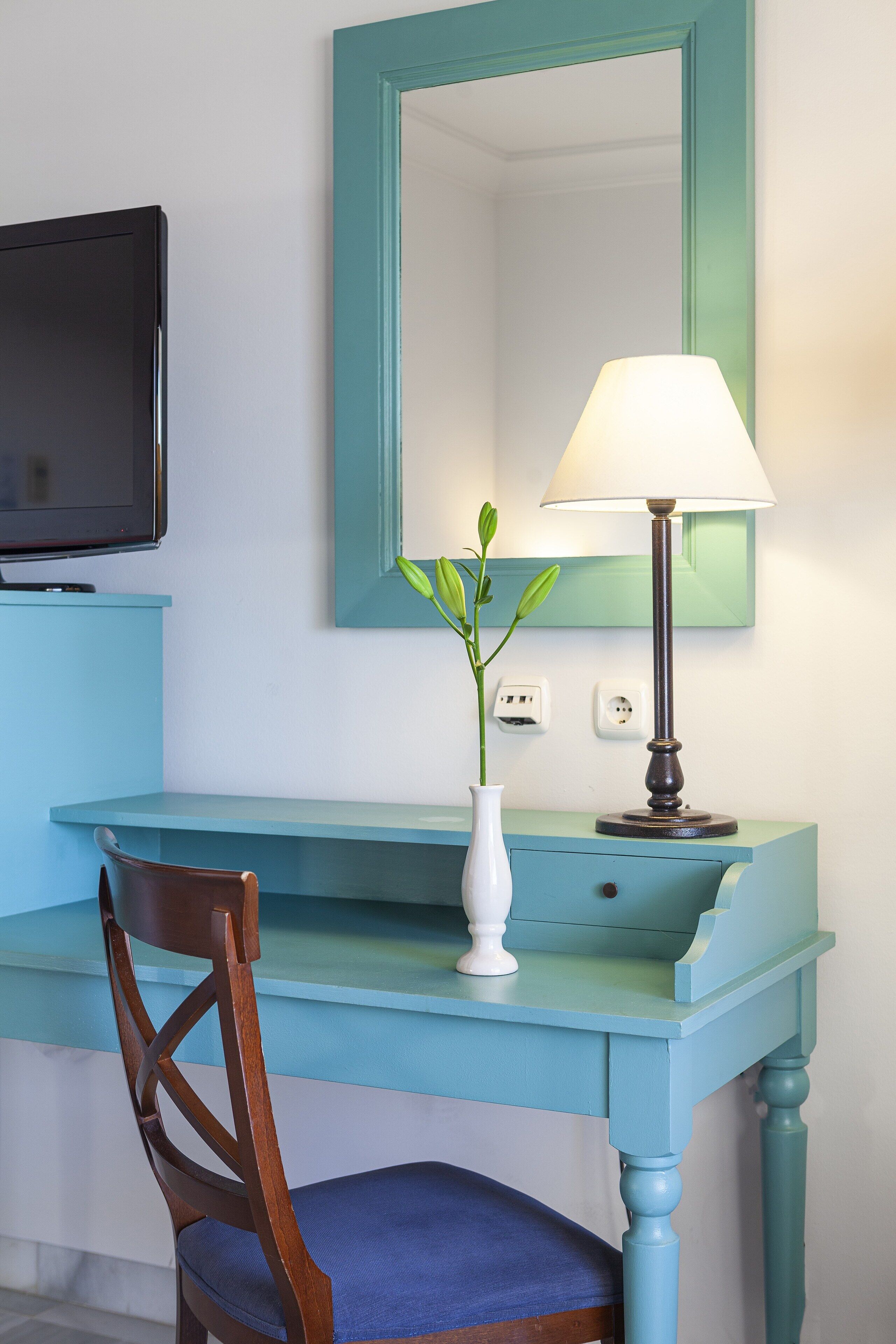 1 bedroom, premium bedding, free minibar items, desk