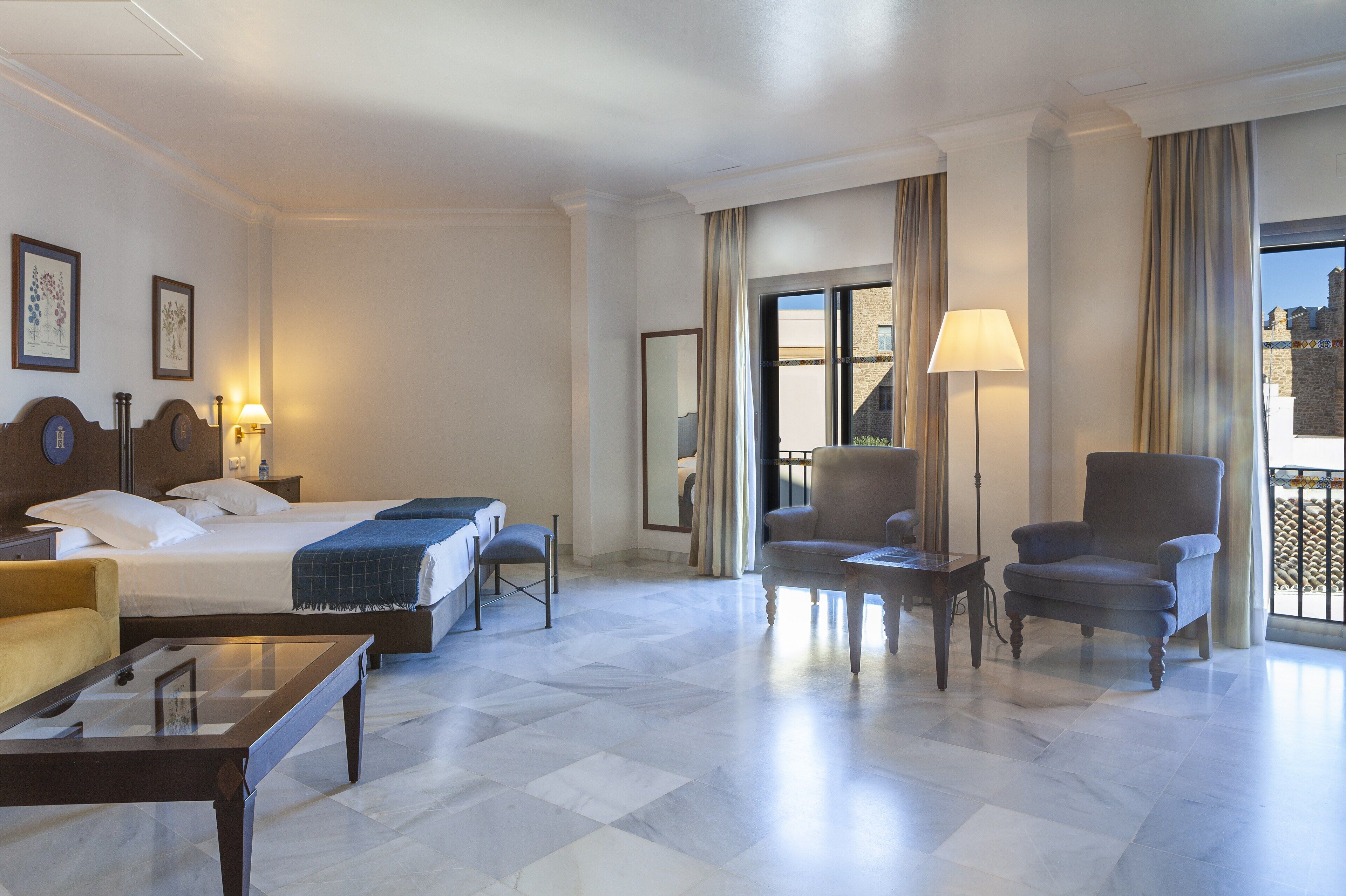 1 bedroom, premium bedding, free minibar items, desk