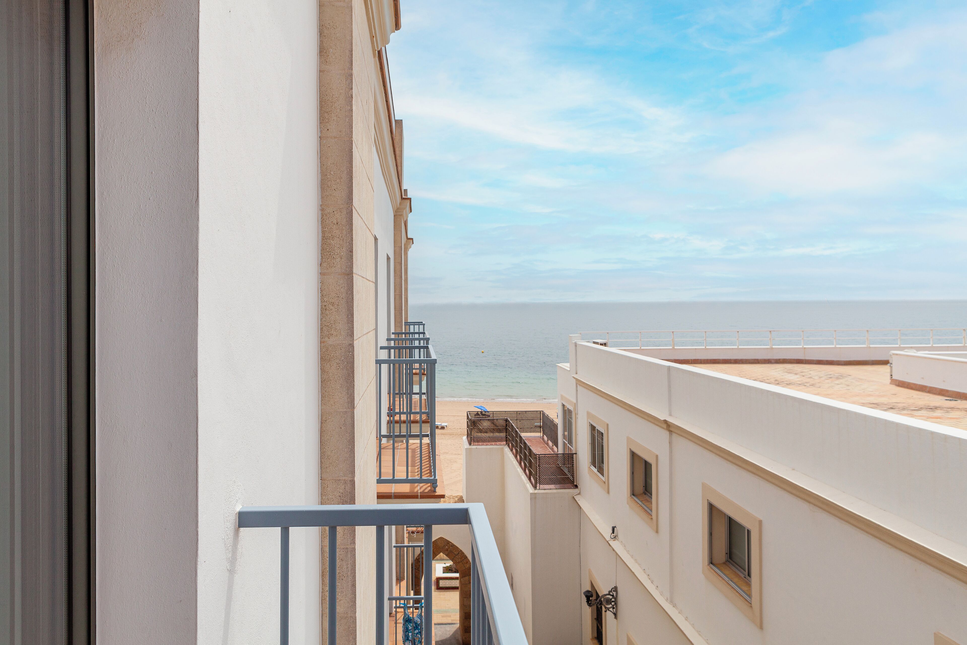 Roupas de cama premium, frigobar (abastecido com alguns itens grátis)