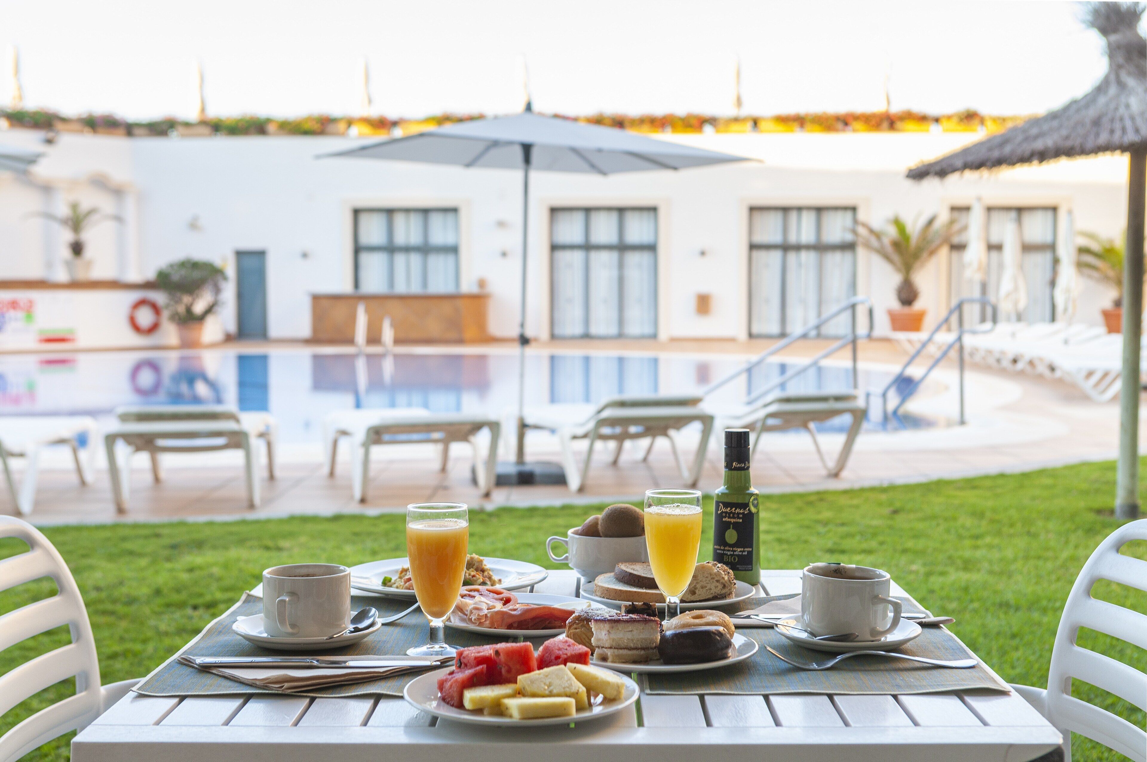 Daily buffet breakfast for a fee
