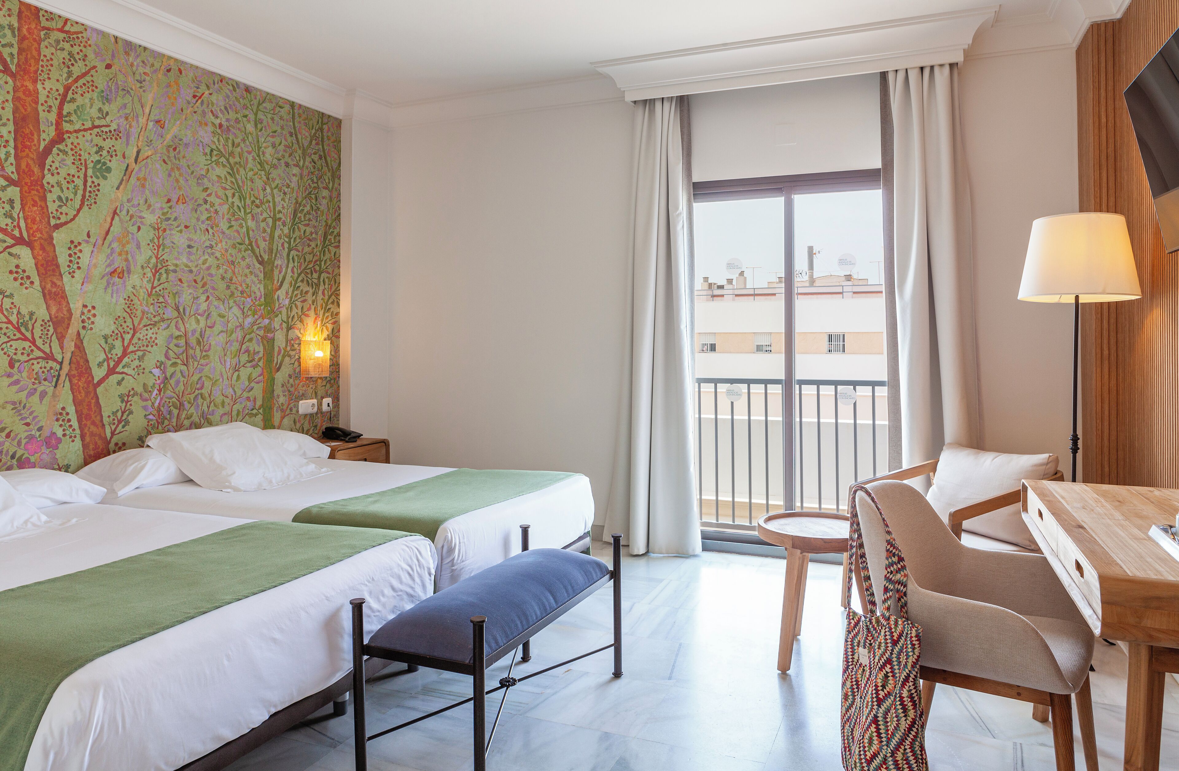 Ropa de cama de alta calidad y minibar (con algunos artículos gratuitos)