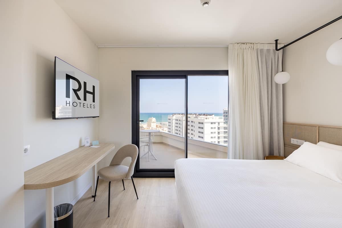 In-room safe, desk, blackout curtains, free WiFi