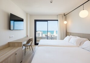 Caja de seguridad en la habitación, escritorio y cortinas blackout 