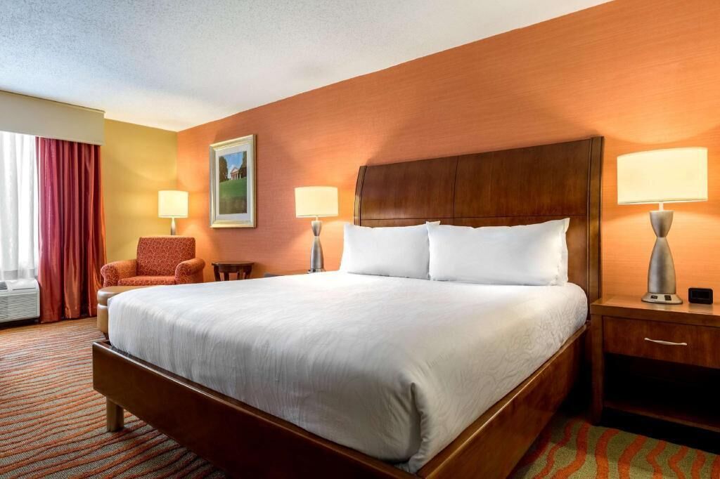 Premium bedding, in-room safe, desk, laptop workspace