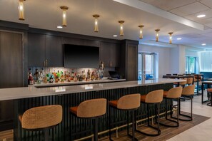 Bar (on property) - Hilton Garden Inn Arlington/Courthouse Plaza (Arlington)