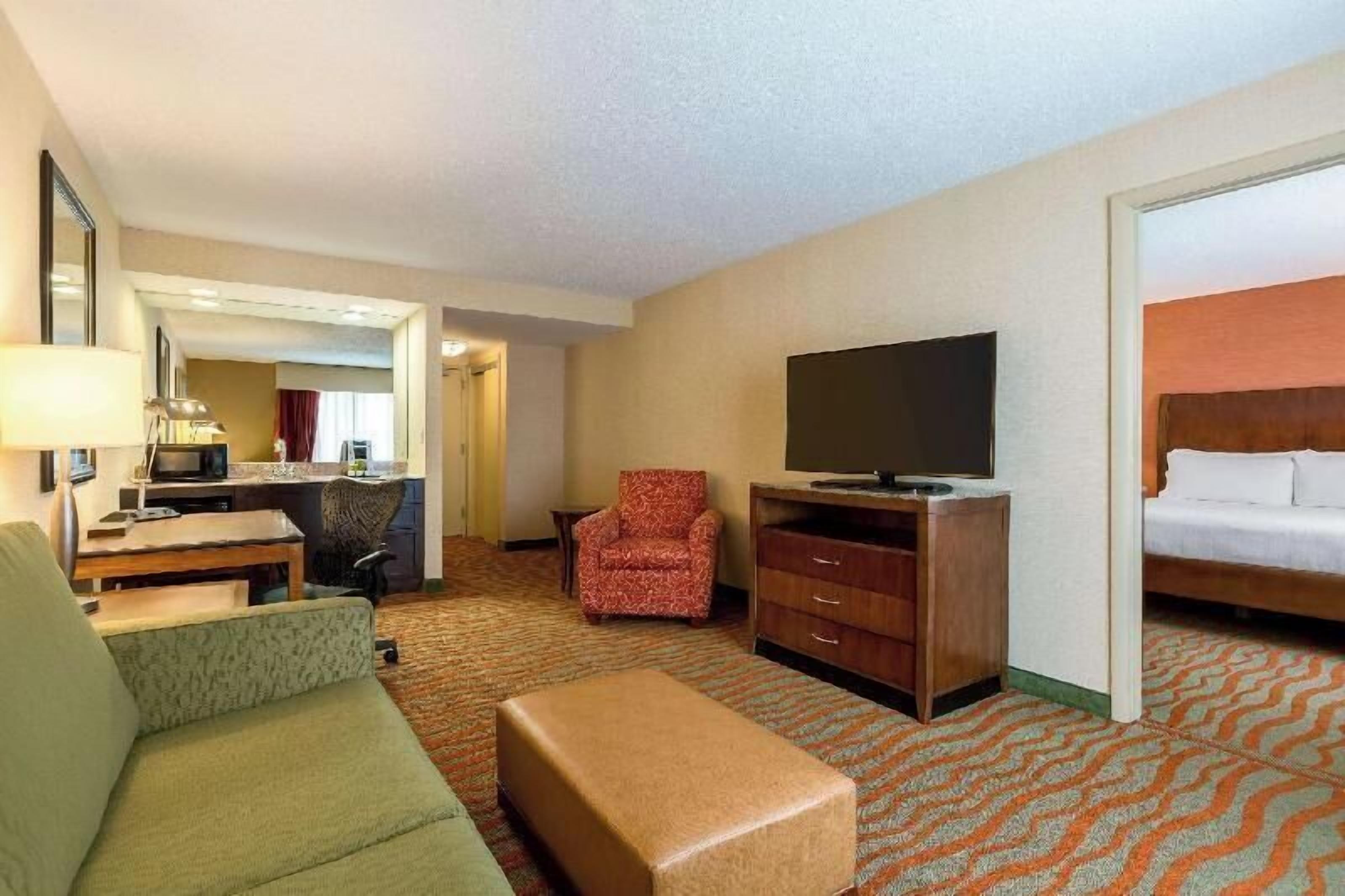 Premium bedding, in-room safe, desk, laptop workspace