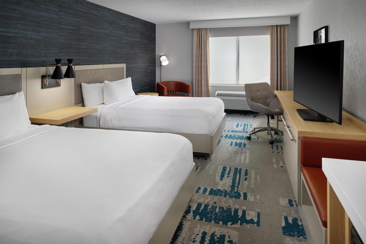 Premium bedding, in-room safe, desk, laptop workspace