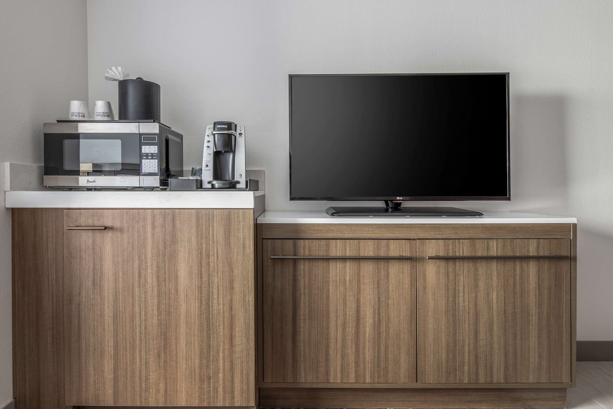 in-room safe, iron/ironing board, cots/infant beds, rollaway beds