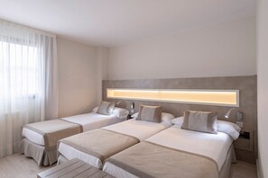 Pillowtop beds, minibar, in-room safe, free WiFi - Hotel And Spa Real Jaca (Jaca)