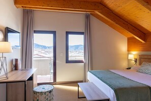 Colchones con pillow-top, minibar y caja de seguridad en la habitación 