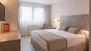 Double Room | Pillow-top beds, minibar, in-room safe, free WiFi