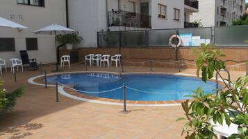 حمّام سباحة خارجي، مقاعد للتشمس