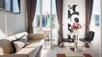 Junior Room, River View | Premium bedding, minibar, in-room safe, individually furnished