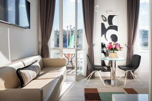 Ropa de cama de alta calidad y minibar 