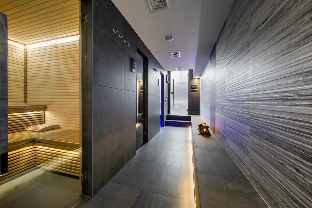 couples treatment room(s), sauna, hot tub, steam room