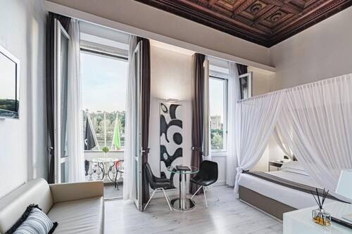 Chambre Junior, vue sur le fleuve | Literie de qualité, minibar, coffre-fort, ameublement unique