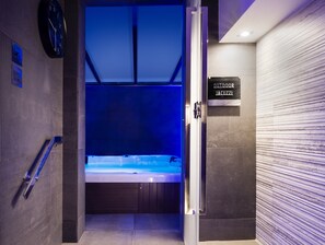 Couples treatment rooms, sauna, hot tub, steam room, Turkish bath