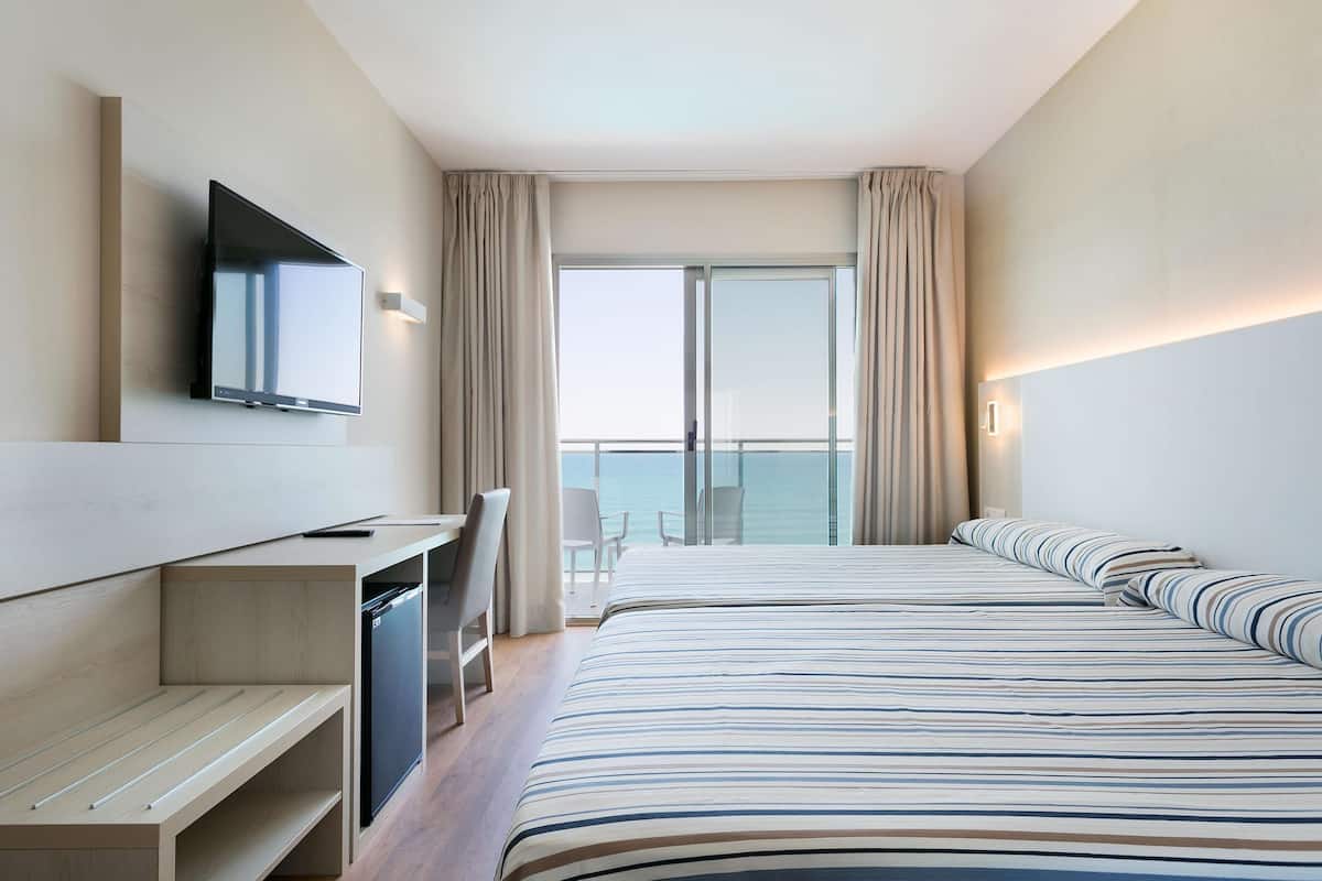 Minibar, una cassaforte in camera, una scrivania, tende oscuranti