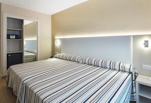 Minibar, in-room safe, desk, blackout drapes - Hotel Best Sabinal (Roquetas de Mar)