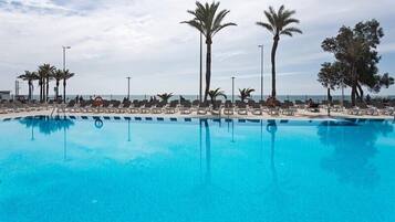 2 piscinas al aire libre, sombrillas, tumbonas