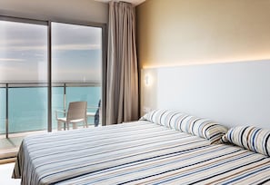 Minibar, safe på rommet, skrivebord og blendingsgardiner