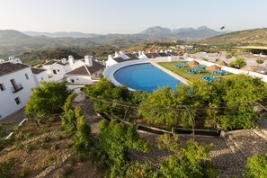 Outdoor pool - Villa Turística de Priego de Córdoba (Priego de Córdoba)