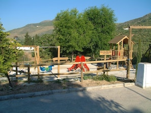 Children’s play area – outdoor
