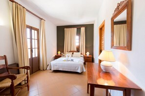 Villa, 2 Bedrooms (4 Adults) | 1 bedroom, blackout drapes, bed sheets