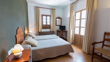 Villa, 1 Bedroom | Blackout curtains, bed sheets