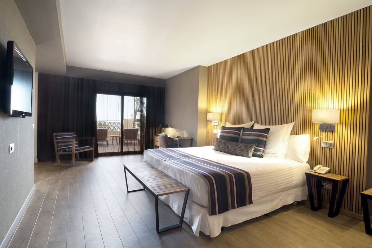 minibar, in-room safe, desk, blackout curtains