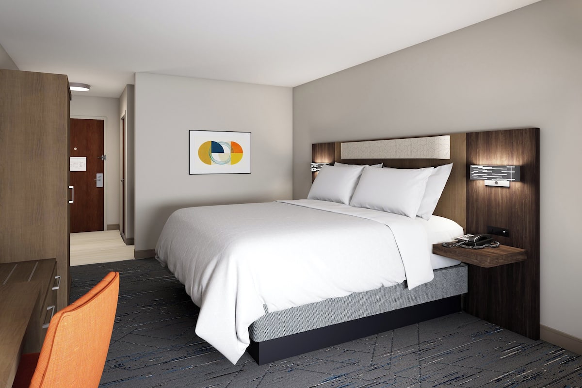 Suite, 1 King Bed (Fountain View) | Desk, iron/ironing board, free WiFi, bed sheets