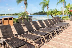 5 outdoor pools, pool umbrellas, sun loungers