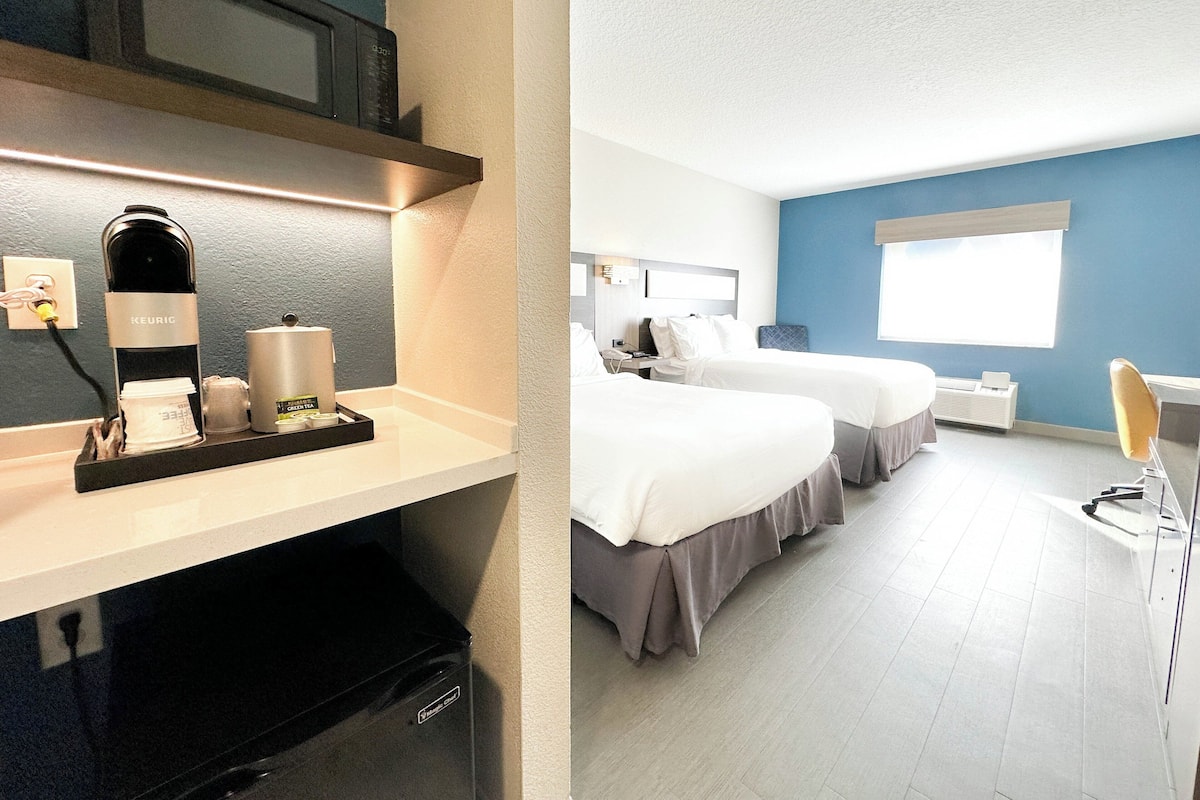 Desk, soundproofing, iron/ironing board, free WiFi