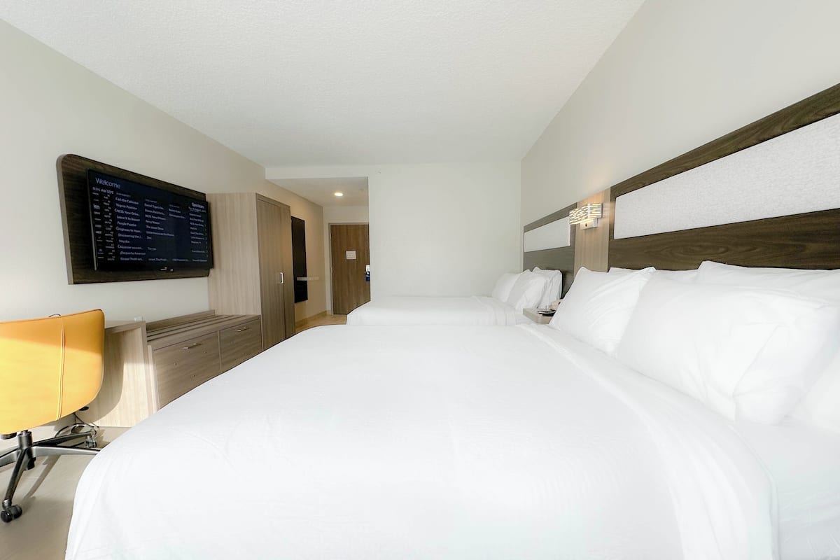 Desk, soundproofing, iron/ironing board, free WiFi