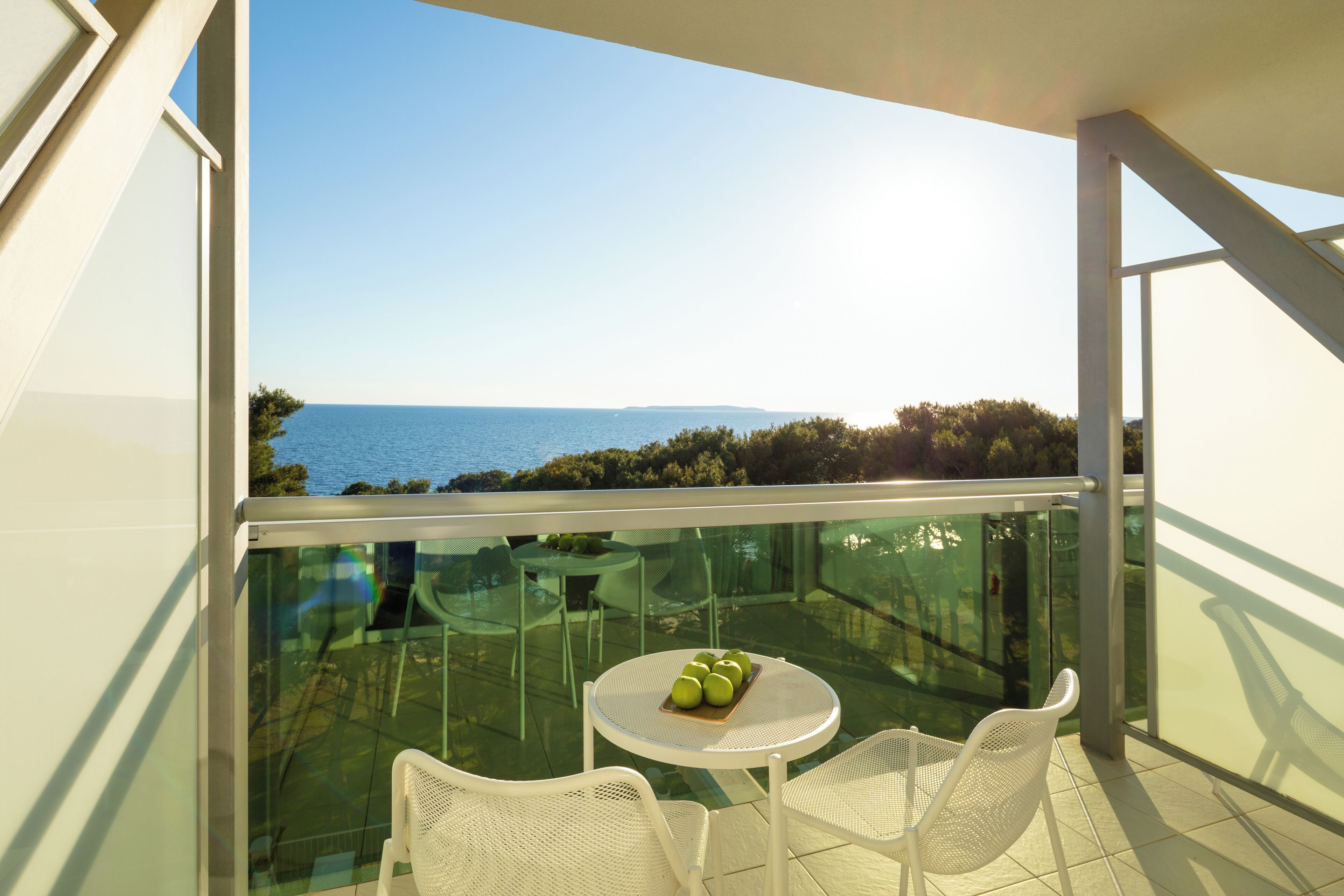 Suite with Balcony and Sea Side | In-room safe, desk, blackout drapes, free WiFi