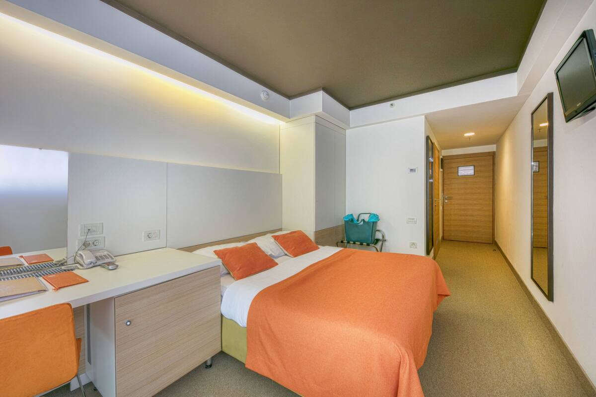 In-room safe, desk, blackout curtains, free WiFi