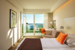 Standard Twin Room with Extra Bed and Sea Side, Balcony | 客房景观