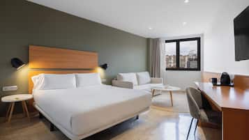 Literie hypoallergénique, coffres-forts dans les chambres, bureau