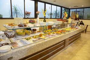 Bao gồm bữa sáng buffet hàng ngày