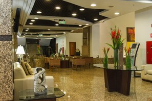 Coin salon dans le hall