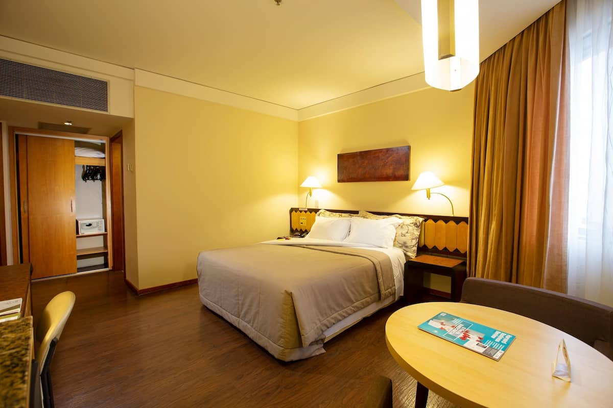 1 bedroom, premium bedding, minibar, in-room safe