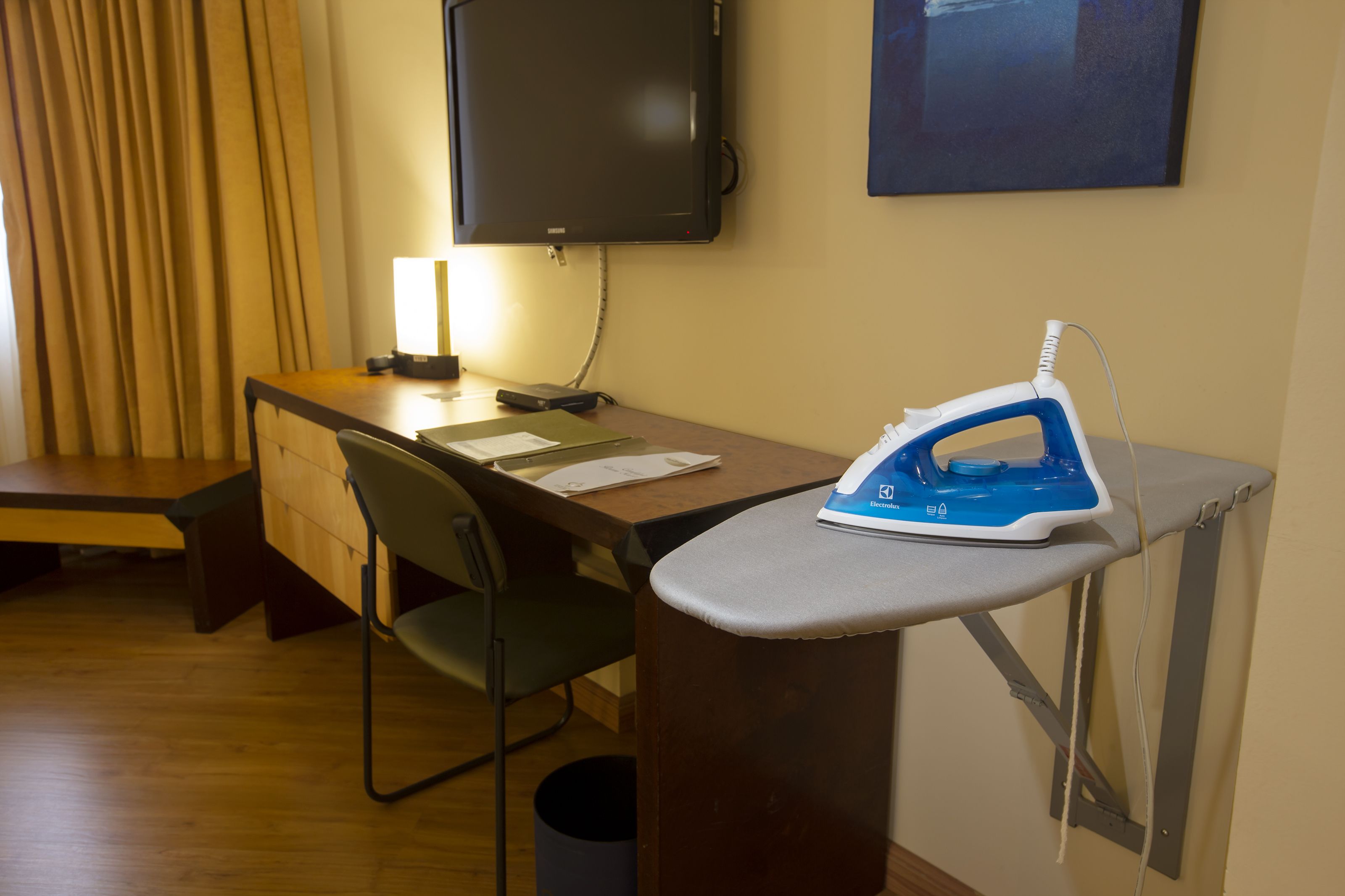 premium room, 1 double bed | 1 bedroom, premium bedding, minibar, in-room safe