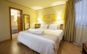 Master Suite | Premium bedding, minibar, in-room safe, desk