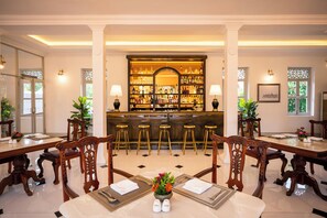 2 restaurants, breakfast served