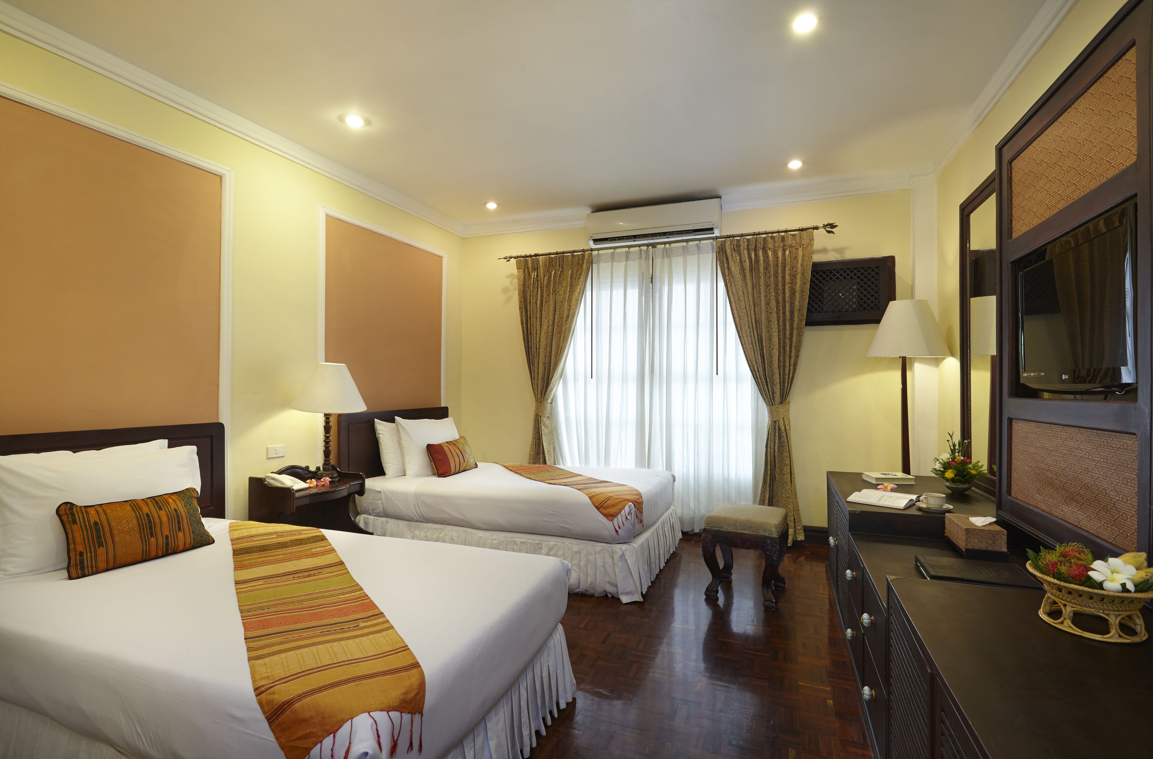 soundproofing, free wifi, bed sheets