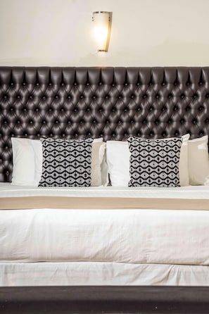 Deluxe Suite | 1 bedroom, premium bedding, down comforters, Select Comfort beds