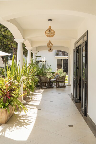 Casa Bonita Hotel & Luxury Residence