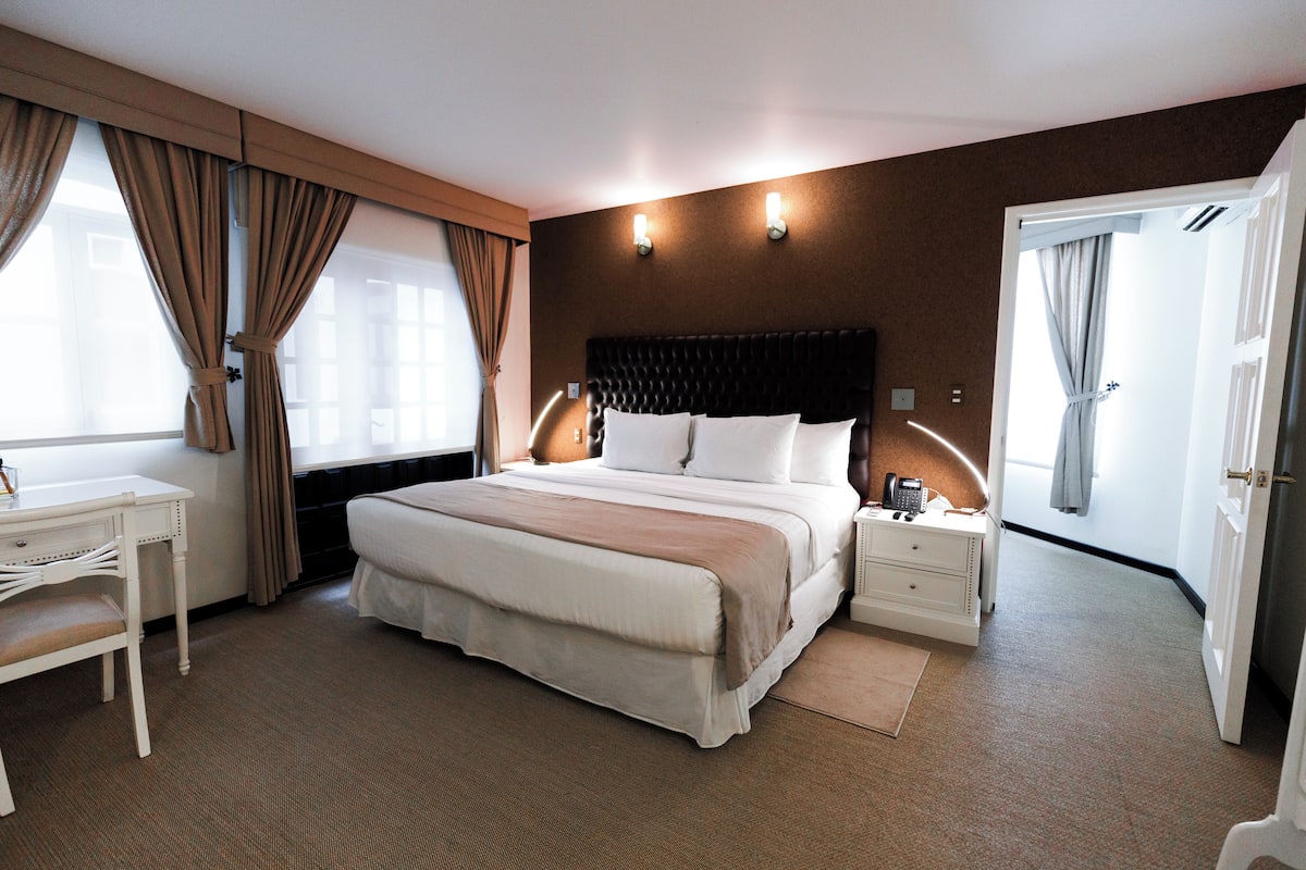 Suite (Master) | Premium bedding, down duvets, Select Comfort beds, in-room safe