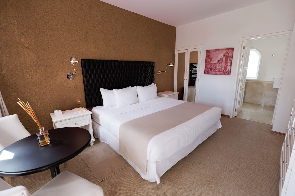 Junior Suite | Premium bedding, down duvets, Select Comfort beds, in-room safe