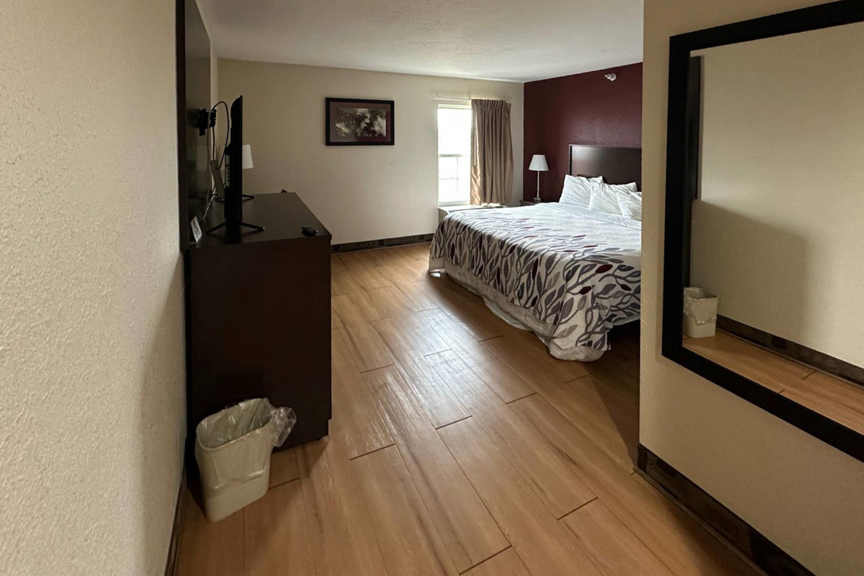 Standard Room, 1 King Bed, Non Smoking | Egyptian cotton sheets, premium bedding, desk, laptop workspace